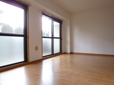 【居間・リビング】 | ゼファーシャン・ティオン蘇我壱番館