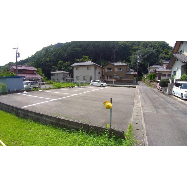 岩崎411番駐車場