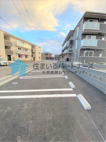 久留米市御井町のハイツの駐車場|駐車スペースもあります