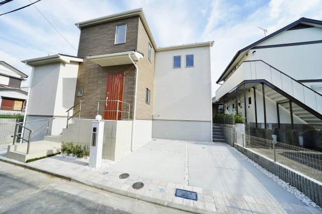 【仲介手数料無料】「西谷」駅まで徒歩約14分。全室南東向き。カースペース２台♪の外観