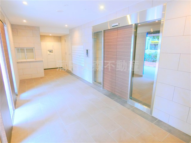 BlanCiel南蒲田のエントランス|防犯カメラTVモニター付オートロック　宅配BOXゴミ捨て場　エントランス
