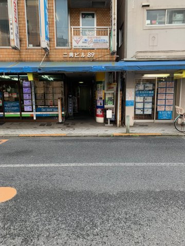 NIKO小岩ビルのエントランス