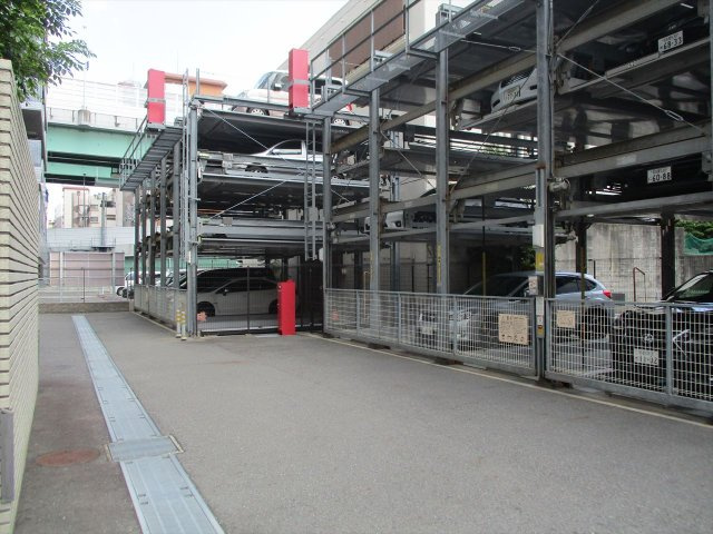 プラウド金山の駐車場|プラウド金山