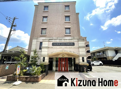 【外観】 | グローバル城陽寺田 | 【グローバル城陽寺田】は、近鉄京都線『寺田駅』徒歩7分、JR奈良線『城陽駅』徒歩8分の2WAYアクセスで便利なマンションです。