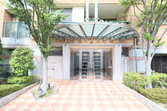 宝塚市売布３丁目の中古マンションのエントランス
