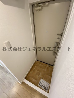 【玄関】 | F8石津 | 収納もある玄関です
