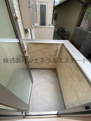 【バルコニー】 | F8石津 | 外からの目が気にならないバルコニーで洗濯物が干せます