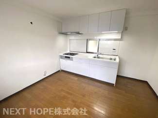 【キッチン】 | 尼崎市東難波町３丁目中古戸建 | ダイニングキッチンは2階にございます♪約7.5帖です！リフォーム済みの素敵な室内です(^^)ぜひ現地でご確認ください！！お気軽にネクストホープ不動産販売までお問い合わせを！！