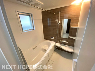 【浴室】 | 尼崎市東難波町３丁目中古戸建 | ゆったりとした新品の浴室ユニットバスです♪一日の疲れも癒してくれます！浴室乾燥機付きで雨の日のお洗濯物も困りませんね(^^)