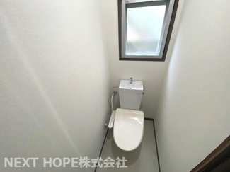 【トイレ】 | 尼崎市東難波町３丁目中古戸建 | トイレは１階・2階に設けられております♪新品のトイレです！温水洗浄便座です！水廻り全てが新品で気持ちよくご入居していただけます(^^)