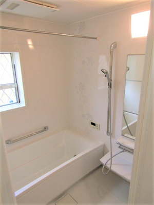 【浴室】 | 中古戸建　西八代郡市川三郷町市川大門 | きれいなお風呂です
