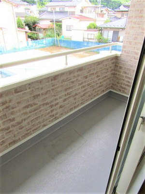 【バルコニー】 | 中古戸建　西八代郡市川三郷町市川大門 | 開放的で明るい空間を演出してくれるバルコニーです