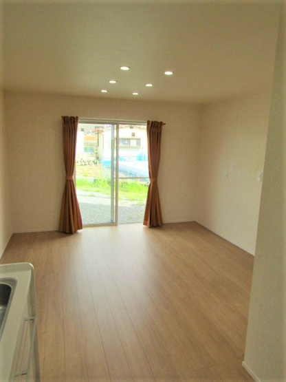 【居間・リビング】 | 中古戸建　西八代郡市川三郷町市川大門 | 使いやすいリビングです