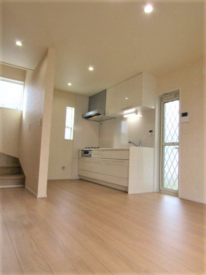 【居間・リビング】 | 中古戸建　西八代郡市川三郷町市川大門 | おしゃれなリビングです