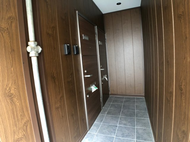 東大阪市東上小阪のアパートのエントランス
