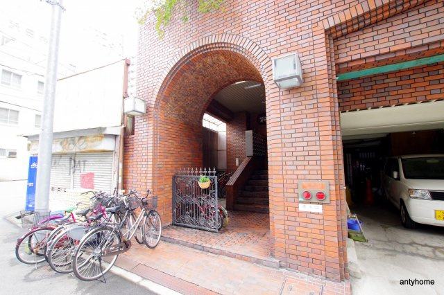シャンピア片町　仲介手数料無料のエントランス