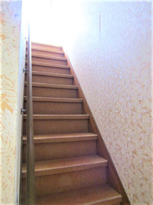 【その他共用部分】 | 甲府市愛宕町　一戸建て | 階段