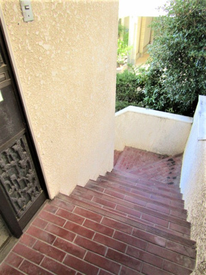 【エントランス】 | 甲府市愛宕町　一戸建て | エントランス階段