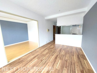 【居間・リビング】 | ジャルダン宝塚中山台弐番館B棟 | LDKは11.5帖です♪室内は令和４年９月5日リフォーム完了しました！お洒落な室内をぜひ現地でご確認ください(^^)
