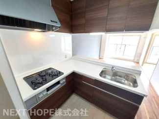 【キッチン】 | ジャルダン宝塚中山台弐番館B棟 | 新品のキッチンはL字型です♪収納スペースく作業効率がいいキッチンです！！