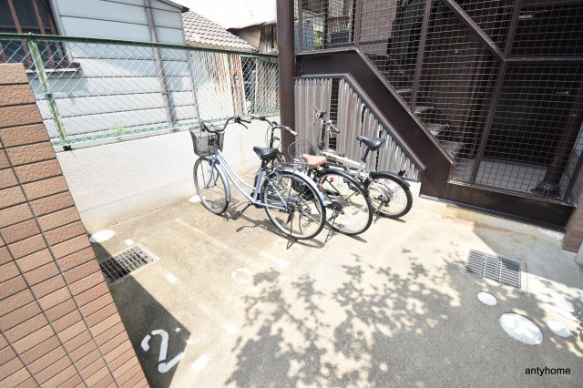 リアライズ十八条　仲介手数料無料の駐車場