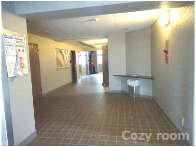 【ロビー】 | ベル・アーバ二ティ江坂 | ゆとりのあるロビーです