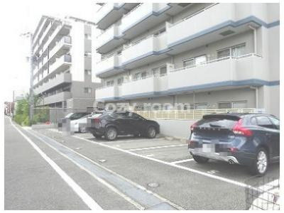 【駐車場】 | ベル・アーバ二ティ江坂 | 駐車場があります
