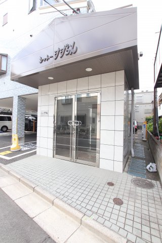 シャトーすずらんのエントランス