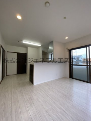 【居間・リビング】 | GRACE TACHIBANA | こちらのリビングで趣味の時間をお楽しみください