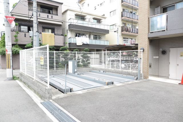 グランディール阪南町Ⅲ番館の駐車場