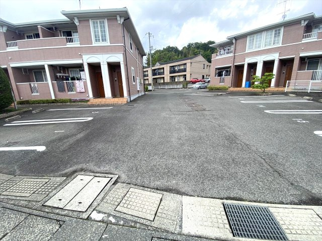 フォルシュA棟の駐車場