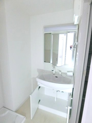 【独立洗面台】 | レユシール塚本 | 朝の支度にも助かる、独立の洗髪洗面化粧台