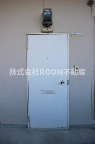 メイプルコート一万城の玄関|収納もある玄関です