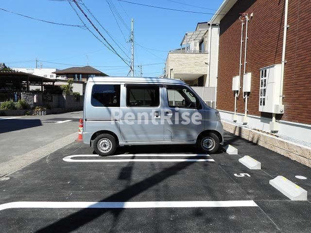 メゾン・ヴァリエの駐車場