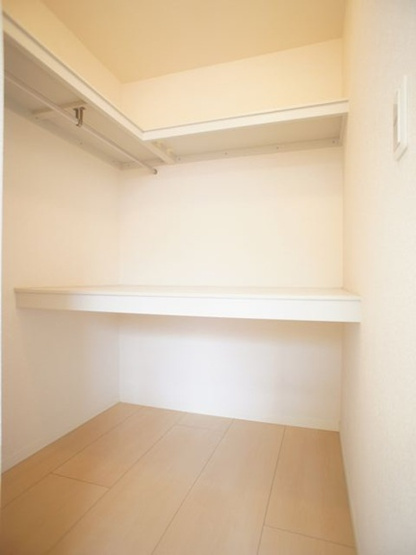 【収納】 | ラ・フォルトゥーナ C | ウォークインクロゼット付きでお部屋はスッキリ♪