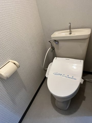 【トイレ】 | コンフォーティア8 | 落ち着いた色調のトイレです