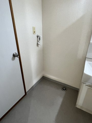 【その他】 | コンフォーティア8 | 洗濯機置き場も広々♪