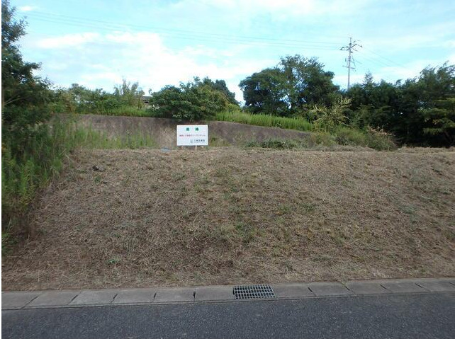 【外観】 | 高台に位置する住宅用地です。