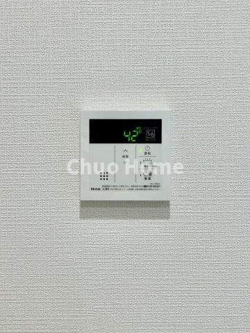 コスモ町屋の発電・温水設備|【給湯リモコン】外での一日を忘れさせてくれるオートバス機能でお好みの湯量・温度に調整された浴槽。