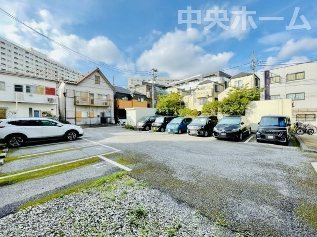 コスモ町屋の駐車場|【敷地内駐車場】最新の空き状況や費用などの詳細は担当スタッフまでお問い合わせください。