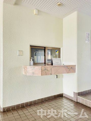 コスモ町屋の現況写真|受付(管理人室)。