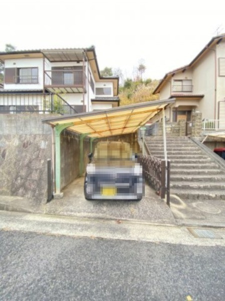 中古戸建　　　毘沙門台4丁目の駐車場
