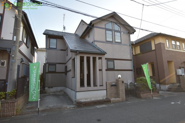 上尾市中新井　中古一戸建ての前面道路含む現地写真