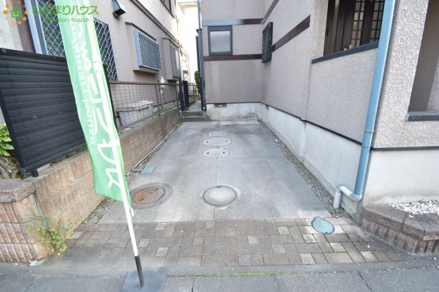 上尾市中新井　中古一戸建ての駐車場