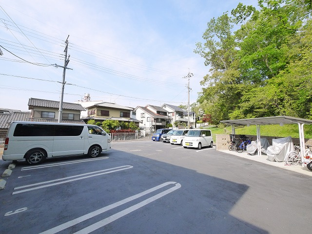 アルバⅣの駐車場|カースペースがあります