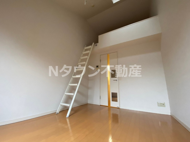 【その他】 | loft4千種 | 落ち着いた色調の洋室です