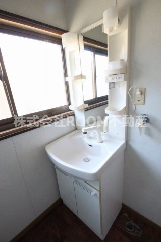 北諸県郡三股町大字蓼池の一戸建ての洗面所|広い洗面スペース