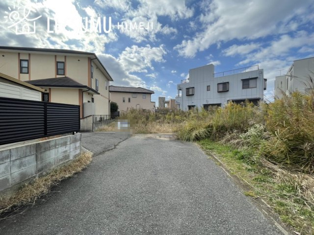 姫路市新在家本町２丁目／売土地の前面道路含む現地写真