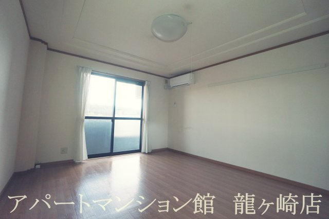 レジデンス弐番館の居間・リビング