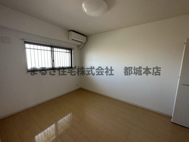 スカイコート年見の洋室